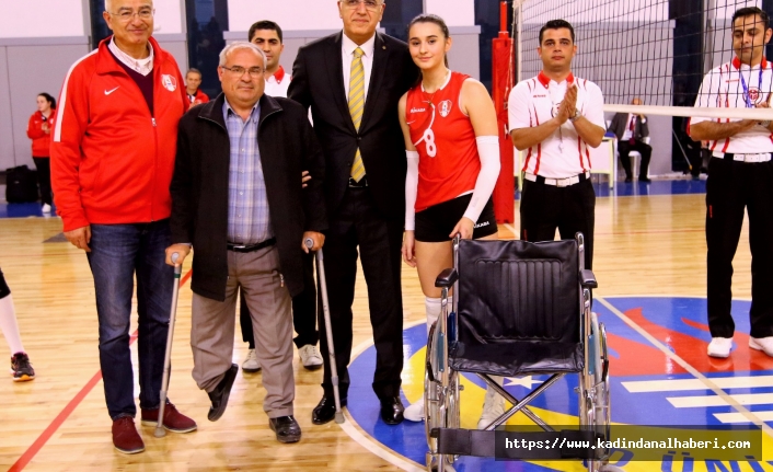 Büyükşehir Anakentspor'un genç voleybolcusu Türkiye örnek oldu