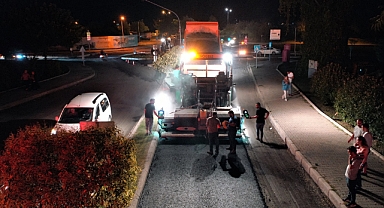Büyükşehir’den gece-gündüz asfalt mesaisi