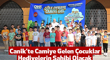 Canik'te Camiye Gelen Çocuklar Hediyelerin Sahibi Olacak