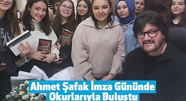 Ahmet Şafak İmza Gününde Okurlarıyla Buluştu