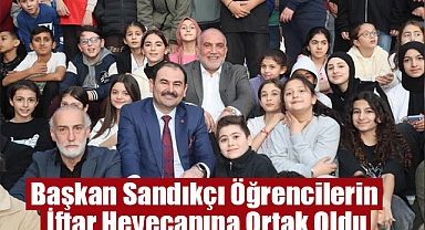 Başkan Sandıkçı Öğrencilerin İftar Heyecanına Ortak Oldu