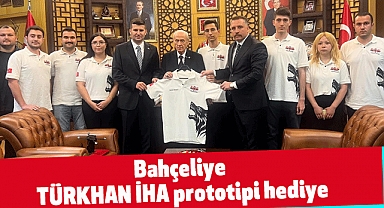 Bahçeliye TÜRKHAN İHA prototipi hediye
