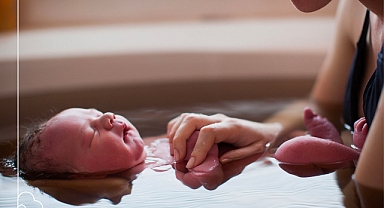 Suda doğum anne ve bebek için doğal başlangıç
