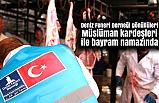 Deniz Feneri Derneği gönüllüleri Müslüman kardeşleri ile bayram namazında saf tuttu