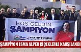 ŞAMPİYON ESMA ALPER ÇİÇEKLERLE KARŞILANDI