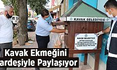 Kavak Ekmeğini Kardeşiyle Paylaşıyor