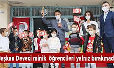 Başkan Deveci minik öğrencileri yalnız bırakmadı