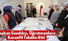 Başkan Sandıkçı, Öğretmenlere Karanfil Takdim Etti