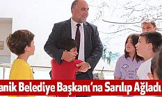 Canik Belediye Başkanı’na Sarılıp Ağladı